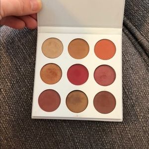Kylie Jenner burgundy pallet